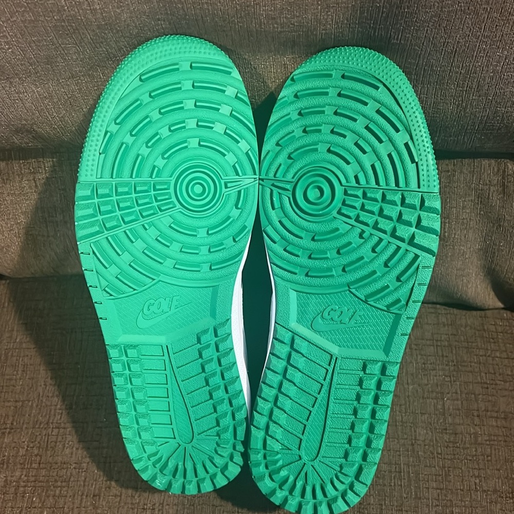 Air Jordan 1 High Golf White and Metallic Green Sneaker - Picture 9 of 11